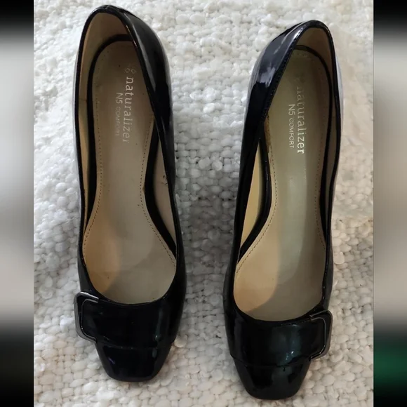 COMFORTABLE SHOE - Picture 1 of 8